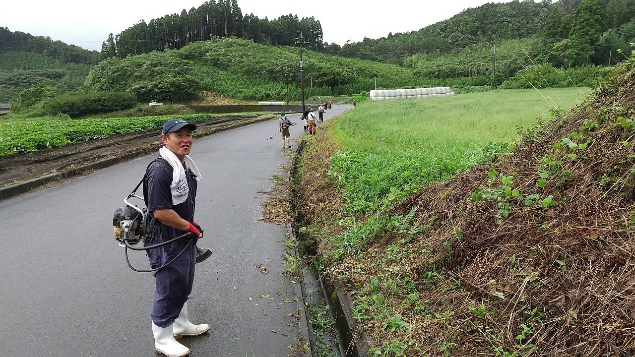 除草作業の一コマ